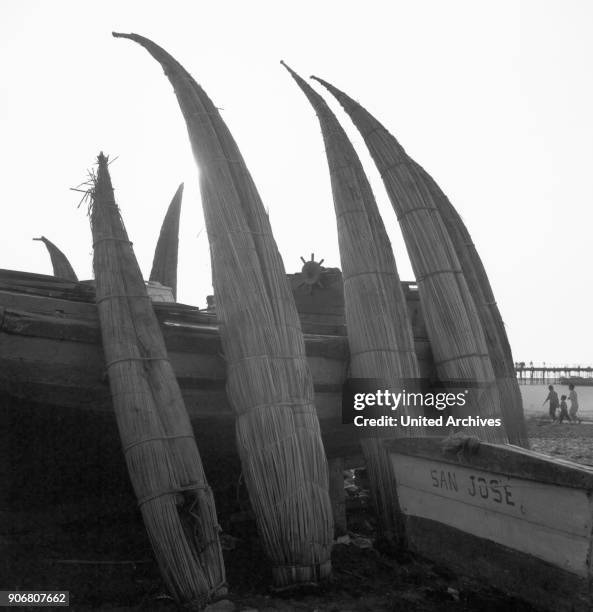 Straw boats at the Pacific coast of Trujillo, Peru 1960s.