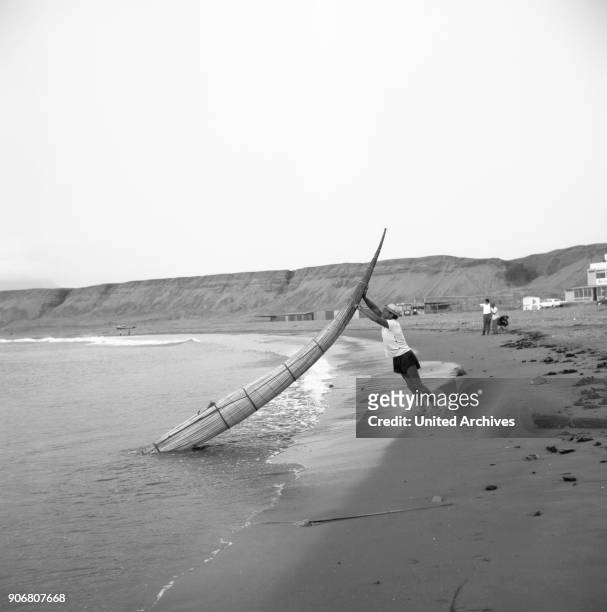 Straw boats at the Pacific coast of Trujillo, Peru 1960s.