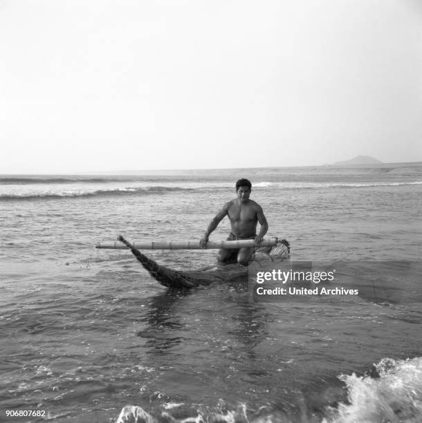 Straw boats at the Pacific coast of Trujillo, Peru 1960s.