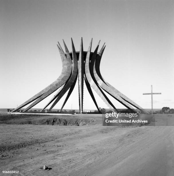 The construction of the Cathedral of Brasilia, Brasil 1960s.