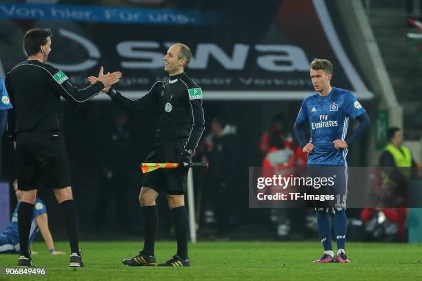 Referee Manuel Graefe thanks Referee assistant Markus Sinn and Luca Waldschmidt of Hamburg looks dejected after the Bundesliga match between FC...