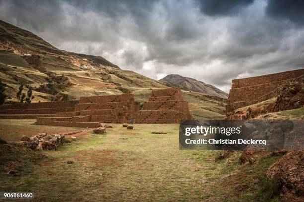 piquillacta ruins, valle sur, cusco - peru - cuzco fotografías e imágenes de stock