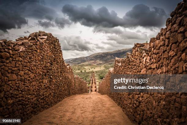 piquillacta ruins, valle sur, cusco - peru - cuzco fotografías e imágenes de stock