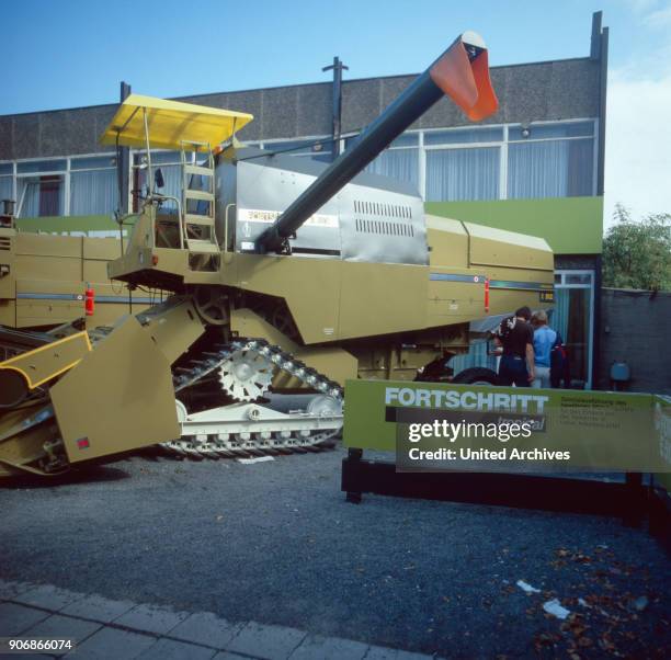 Latest model of a combine harvester on the Leipzig Autumn Fair, Leipzig, DDR 1970s.