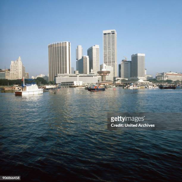 The skyline at the harbour of Singapore River, Singapore 1980s.