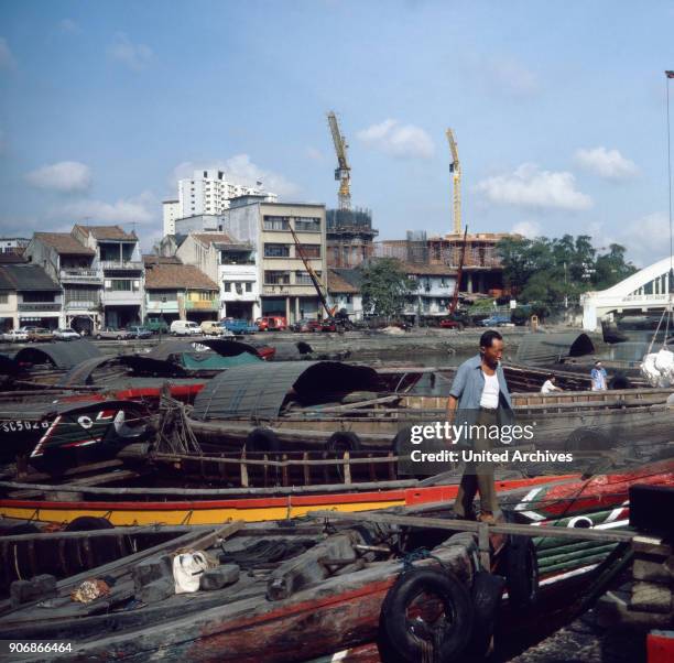 The skyline at the harbour of Singapore River, Singapore 1980s.