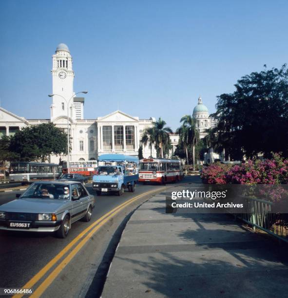 Visitation of the Victoria Theatre and Concert Hall in the city of Singapore, 1980s.