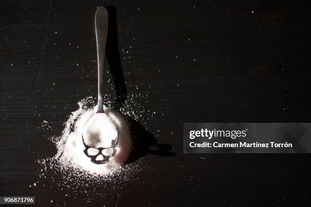 sugar or salt skull spoon, unhealthy food. - sugar stockfoto's en -beelden