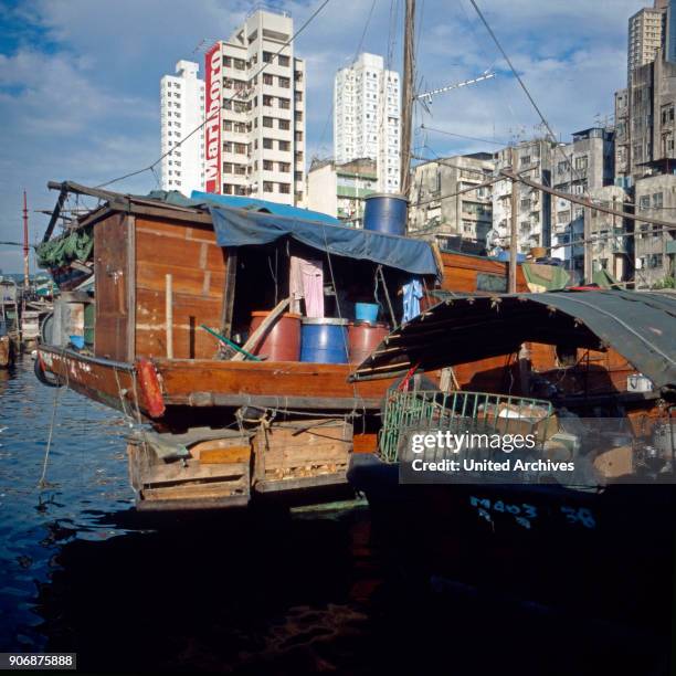 Houseboats and modern skyscrapers at Hong Kong's Aberdeen quarter, early 1980s.