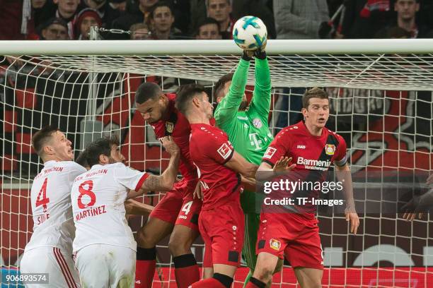 Niklas Suele of Muenchen, Javi Martinez of Muenchen, Jonathan Tah of Leverkusen, Goalkeeper Sven Ulreich of Muenchen and Lars Bender of Leverkusen...