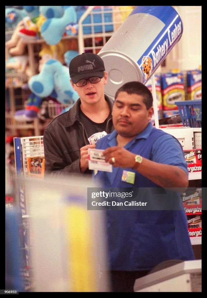 05/03/99. Santa Monica, CA. Leonardo DiCaprio shops for Star Wars Toys at the ''Toys R'' Us'' store 