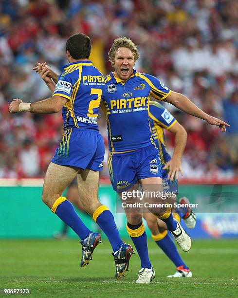 Luke Burt of the Eels celebrates kicking a field goal with team mate Todd Lowrie during the fourth NRL qualifying final match between the St George...