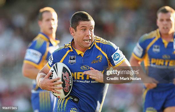 Nathan Cayless of the Eels runs the ball during the fourth NRL qualifying final match between the St George Illawarra Dragons and the Parramatta Eels...