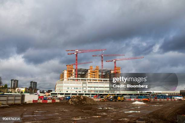 Cranes stand idle above the Midland Metropolitan Hospital construction site, operated by Carillion Plc, in Smethwick, U.K., on Thursday, Jan. 18,...