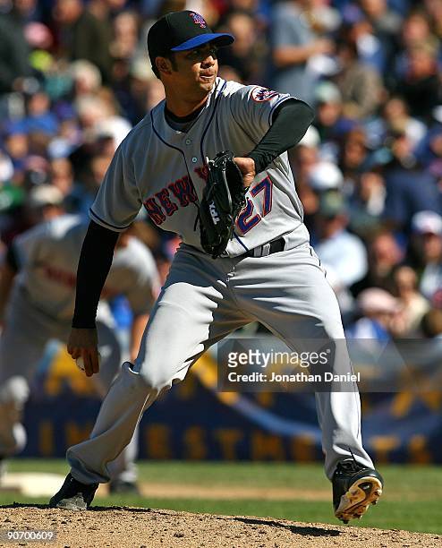 Nelson Figueroa of the New York Mets delivers the ball against the Chicago Cubs on August 30, 2009 at Wrigley Field in Chicago, Illinois. The Mets...