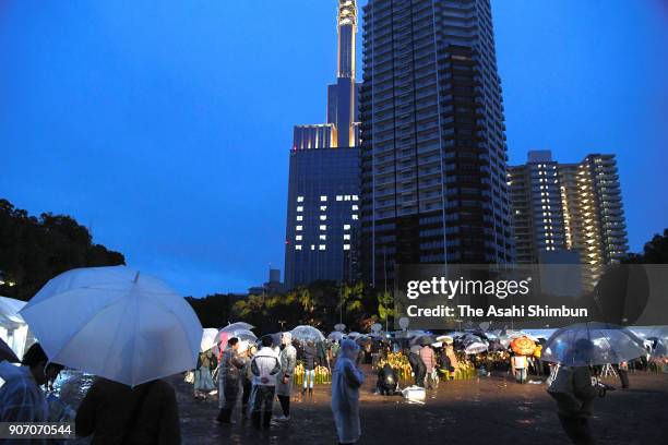 People gather at Higashi Yuenchi Park to commemorate the victims on the 23rd anniversary of the Great Hanshin Earthquake on January 17, 2018 in Kobe,...