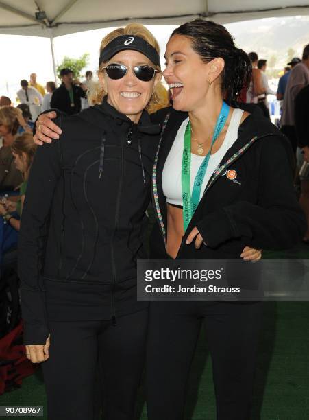 Actress Felicity Huffman and Teri Hatcher attend the 23rd Annual Nautica Malibu Triathalon at Zuma Beach on September 13, 2009 in Malibu, California.