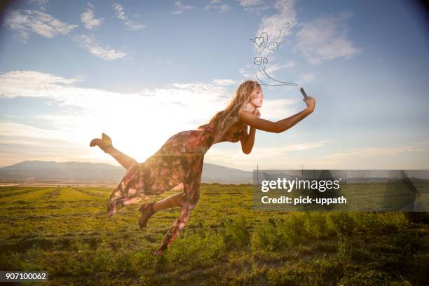 vrouw drijvende medio lucht met telefoon - touched by an angel stockfoto's en -beelden