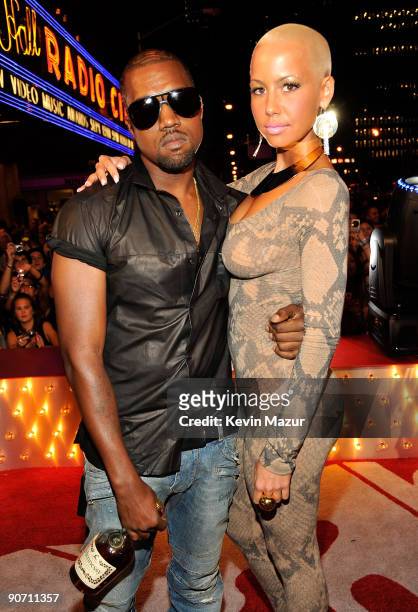 Rapper Kanye West and Amber Rose attend the 2009 MTV Video Music Awards at Radio City Music Hall on September 13, 2009 in New York City.
