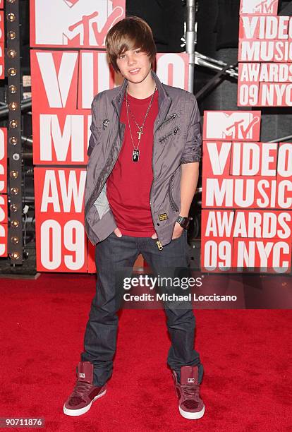 Justin Bieber arrives at the 2009 MTV Video Music Awards at Radio City Music Hall on September 13, 2009 in New York City.