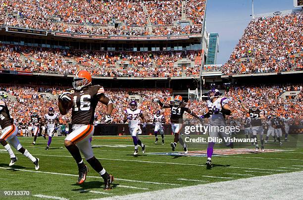 Joshua Cribbs of the Cleveland Browns returns a kick off for a touchdown against the Minnesota Vikings on September 13, 2009 at Cleveland Browns...