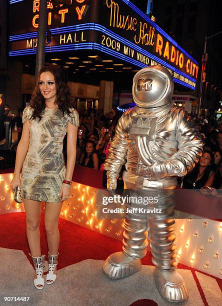 Actress Leighton Meester attends the 2009 MTV Video Music Awards at Radio City Music Hall on September 13, 2009 in New York City.