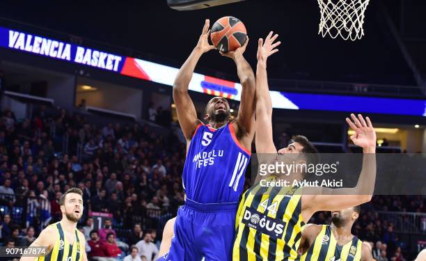 Derrick Brown, #5 of Anadolu Efes Istanbul competes with Ahmet Duverioglu, #44 of Fenerbahce Dogus Istanbul during the 2017/2018 Turkish Airlines...
