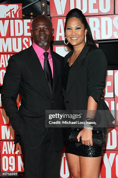 Actor Djimon Hounsou and designer Kimora Lee Simmons arrive at the 2009 MTV Video Music Awards at Radio City Music Hall on September 13, 2009 in New...