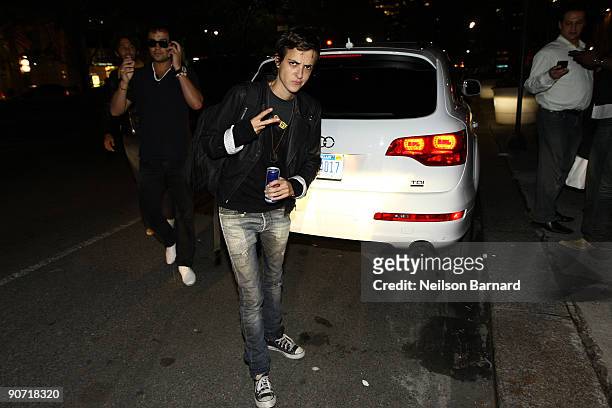 Samantha Ronson poses with the Audi Q7 TDI clean diesel at the In Touch Weekly's "Icons & Idols" event at St Barts Cathedral on September 13, 2009 in...