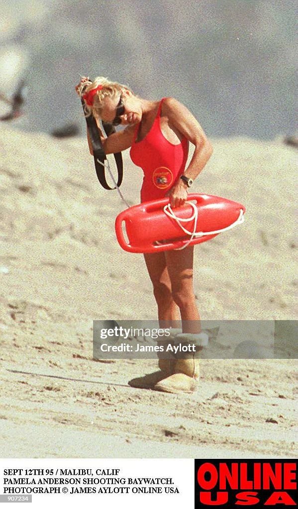 SEPT 12TH 95 HOLLYWOOD CALIF PAMELA ANDERSON SHOOTING BAYWATCH. SHE WEARS HER WINTER UGH BOOTS ON TH