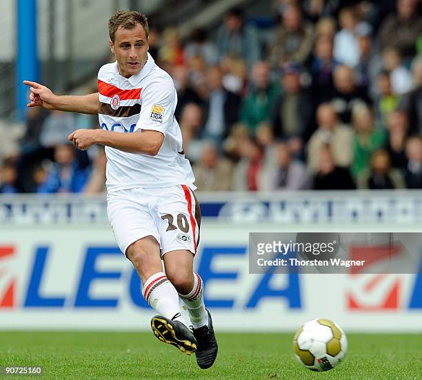 Matthias Lehmann of St. Pauli runs with the ball during the 2.Bundesliga match between FSV Frankfurt and FC St. Pauli at the Volksbank stadium on...