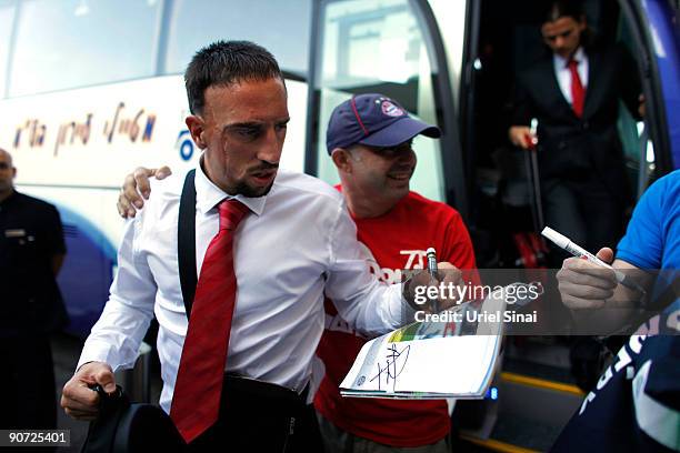 Franck Ribery Autograph 12,920 Arrival Of Fc Bayern Stock Photos, High-Res Pictures, and Images ...