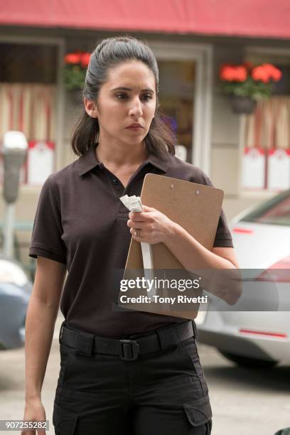 Pop Up" - When Esther and Benji stand in line for a Kylie Cosmetics pop-up store, Esther tries to avoid the distractions of rabid teenage girls and...