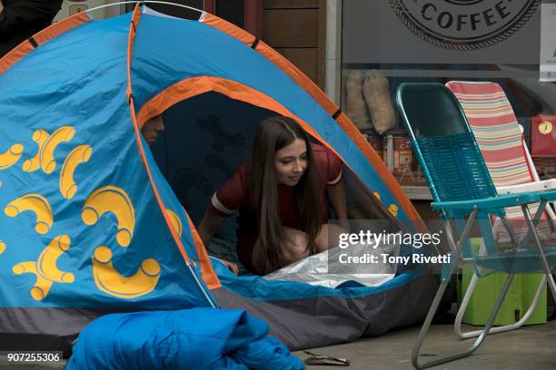 Pop Up" - When Esther and Benji stand in line for a Kylie Cosmetics pop-up store, Esther tries to avoid the distractions of rabid teenage girls and...