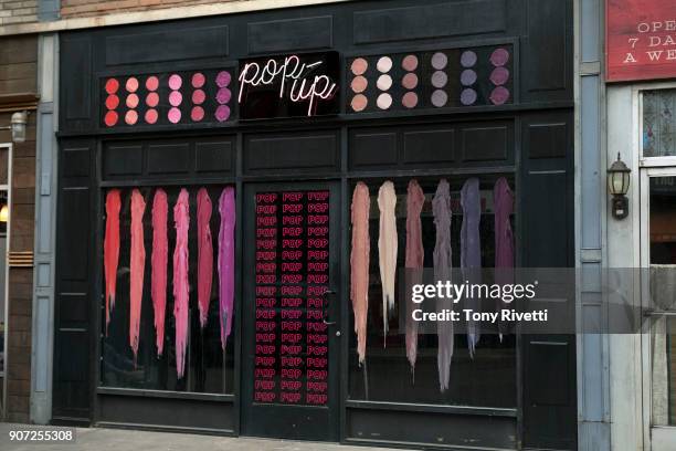Pop Up" - When Esther and Benji stand in line for a Kylie Cosmetics pop-up store, Esther tries to avoid the distractions of rabid teenage girls and...
