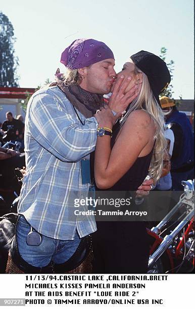 11/13/94.CASTAIC LAKE ,CALIFORNIA.BAYWATCH ACTRESS PAMELA ANDERSON AND BRETT MICHAELS AT THE AIDS BENEFIT "LOVE RIDE 2".