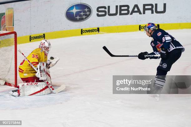 Mathias Niederberger of Duesseldorfer EG during the 43th game day of the German Ice Hockey League between Red Bull Munich and Duesseldorfer EG at...