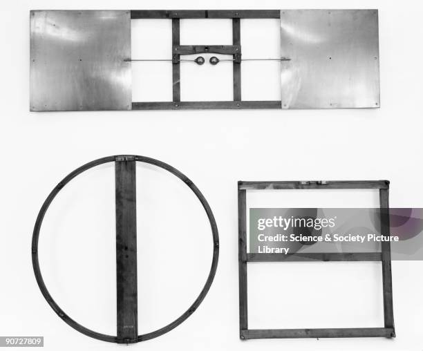 Hertz's oscillator with rectangular plates and two resonators , c late 19th century. Hertz's oscillator with rectangular plates and two resonators ,...