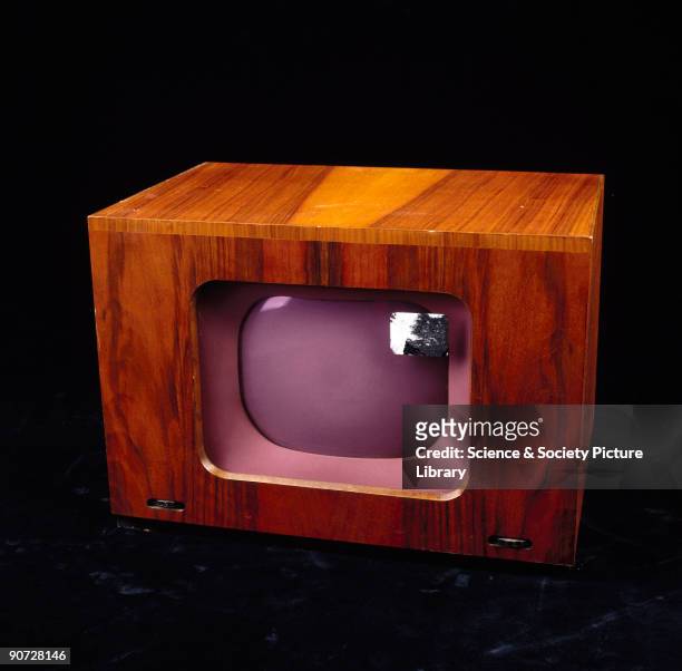 The Pye LV30 is a compact nine inch TRF-type table model receiver. It has a distinctive purple screen, which was popular in British sets of the late...