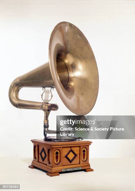 Phonograph Machine Photos and Premium High Res Pictures - Getty Images