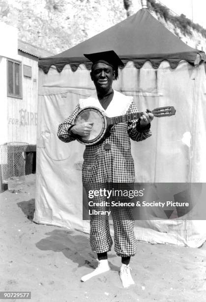 Minstrel Routine Black And White Minstrel Photos and Premium High Res Pictures - Getty ...