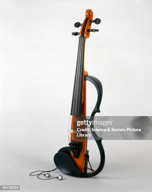 Silent violin model SV-100K, with piezo pick-up for listening through earphones or external loudspeaker. Made of maple, spruce, ebony and ABS resin,...