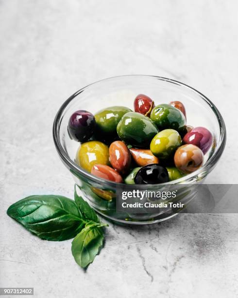 variety of olives - green olive fotografías e imágenes de stock