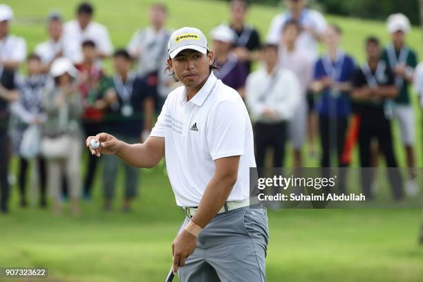 Gavin Green of Malaysia in action on the seventeenth hole of Round 2 on day 3 of the Singapore Open at Sentosa Golf Club on January 20, 2018 in...