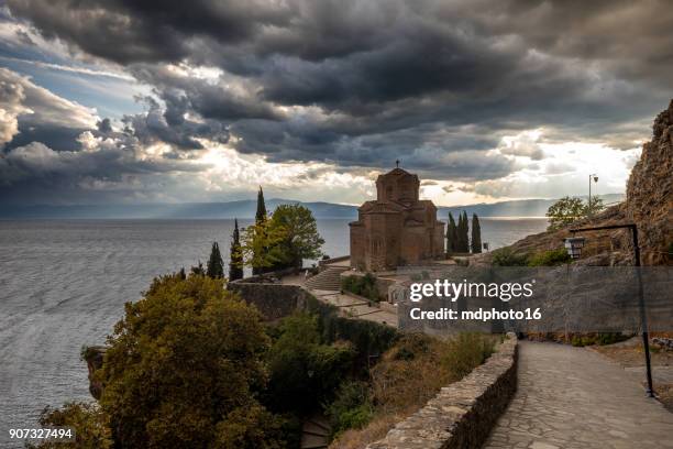 kerk van st. john theoloog – kaneo in macedonië - skopje stockfoto's en -beelden