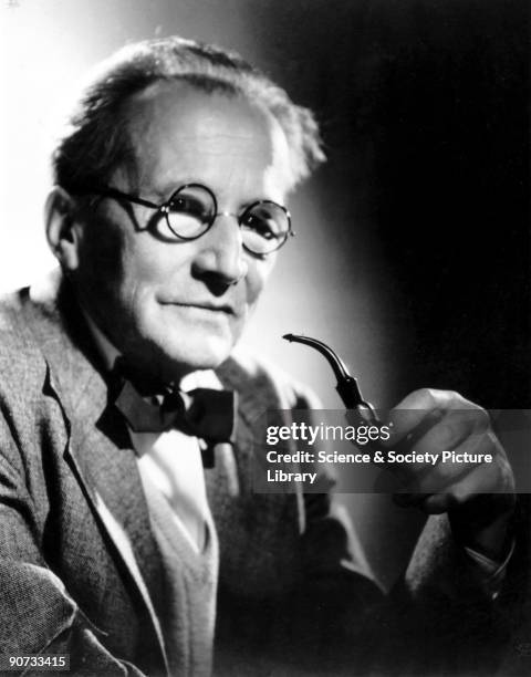 Erwin Schrodinger with his pipe, in the study. Schrodinger founded wave mechanics, creating Schrodinger's equation. Louis-Victor Pierre-Raymond de...