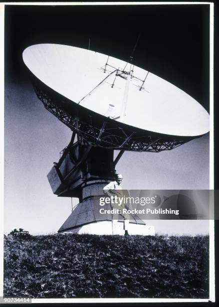 Arthur C Clarke with satellite dish, Sri Lanka, c 1970s. Arthur Charles Clarke became a leading science fiction writer following a period of work in...