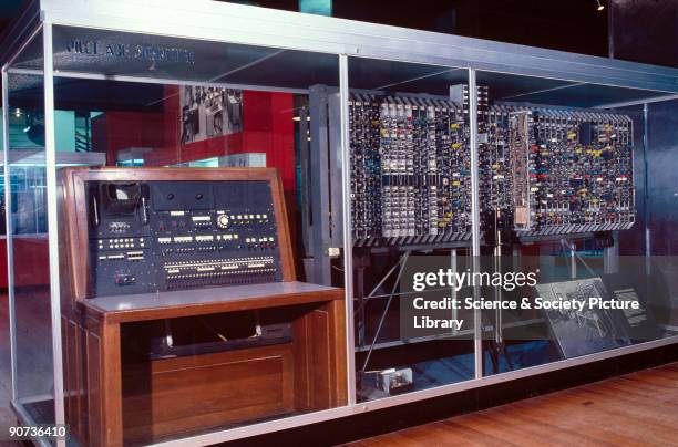 Server Computer 1945 1945 Computer Photos and Premium High Res Pictures - Getty Images