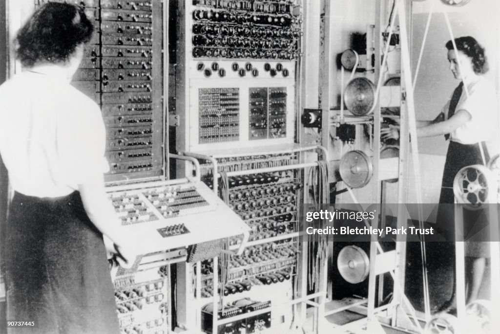 Wrens operating the Colossus computer, 1943.