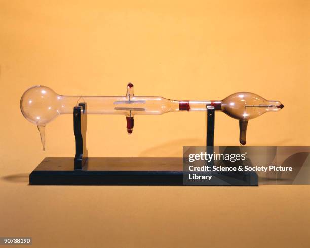 379 Cathode Ray Tube Photos and Premium High Res Pictures - Getty Images 379 Cathode Ray Tube Photos and Premium High Res Pictures - Getty Images